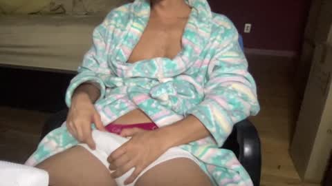 Snapshot of nyc2100 chatting on December 2024 04:44:01 AM Your HOTBF online show from December 2024 04:44:01 AM