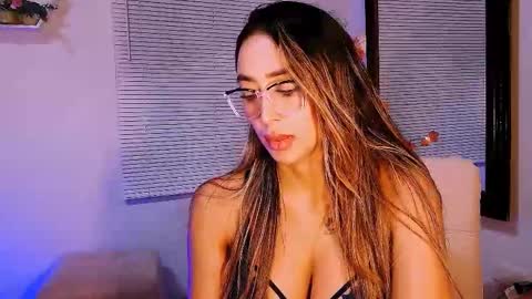 Nycole online show from November 2025 01:59:02 AM