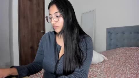 Vanessa online show from April 2026 01:19:02 AM