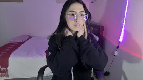 Snapshot of nymph_frida chatting on December 2024 05:10:02 AM Frida online show from December 2024 05:10:02 AM