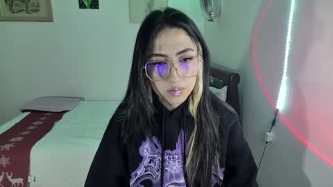 Snapshot of nymph_frida chatting on December 2024 03:27:02 AM Frida online show from December 2024 03:27:02 AM