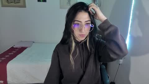 Snapshot of nymph_frida chatting on December 2024 08:31:01 AM Frida online show from December 2024 08:31:01 AM