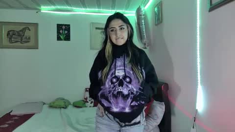 Snapshot of nymph_frida chatting on December 2024 06:21:02 AM Frida online show from December 2024 06:21:02 AM