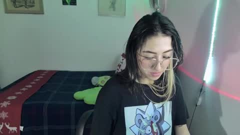 Snapshot of nymph_frida chatting on December 2024 02:16:02 PM Frida online show from December 2024 02:16:02 PM