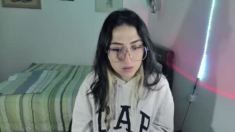 Snapshot of nymph_frida chatting on February 2025 12:09:02 PM Frida online show from February 2025 12:09:02 PM