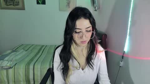 Snapshot of nymph_frida chatting on March 2025 01:31:02 PM Frida online show from March 2025 01:31:02 PM