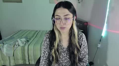 Snapshot of nymph_frida chatting on March 2025 06:44:01 AM Frida online show from March 2025 06:44:01 AM