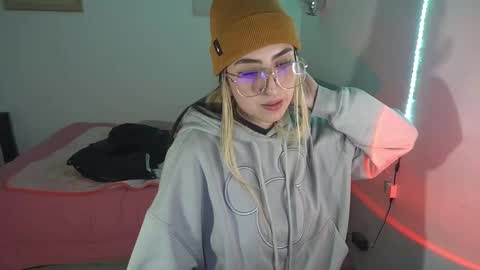 Snapshot of nymph_frida chatting on September 2025 06:13:01 AM Frida online show from September 2025 06:13:01 AM