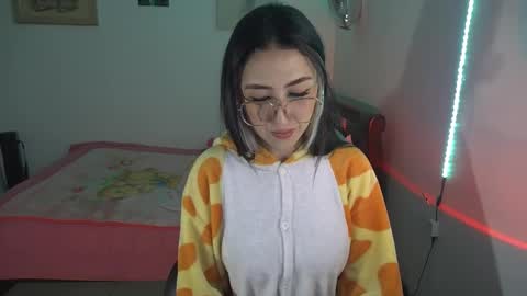 Snapshot of nymph_frida chatting on September 2025 06:14:01 AM Frida online show from September 2025 06:14:01 AM