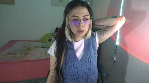 Snapshot of nymph_frida chatting on November 2025 06:35:01 AM Frida online show from November 2025 06:35:01 AM