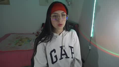 Snapshot of nymph_frida chatting on November 2025 05:17:02 AM Frida online show from November 2025 05:17:02 AM