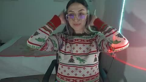 Snapshot of nymph_frida chatting on December 2025 06:30:02 AM Frida online show from December 2025 06:30:02 AM