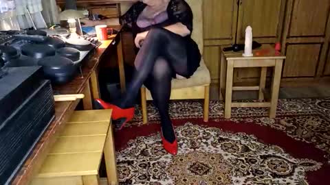 NyushaM online show from November 2025 03:34:01 PM