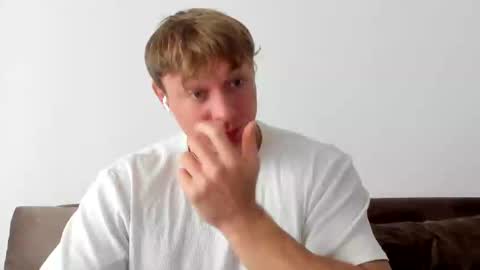 Snapshot of o_r_b_i_t chatting on February 2025 09:22:02 AM o_r_b_i_t online show from February 2025 09:22:02 AM