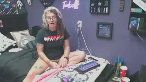 Snapshot of oddywithabody chatting on October 2025 05:37:02 AM Oddy With A Body online show from October 2025 05:37:02 AM