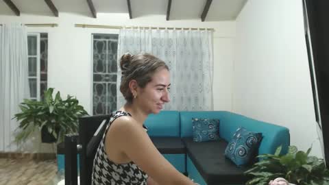 Snapshot of odette_brigh_ chatting on December 2024 12:36:02 AM Val online show from December 2024 12:36:02 AM