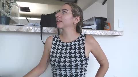 Snapshot of odette_brigh_ chatting on January 2025 03:22:01 PM Val online show from January 2025 03:22:01 PM