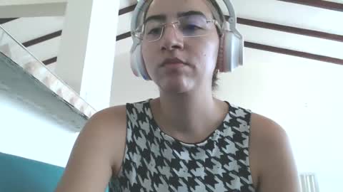 Snapshot of odette_brigh_ chatting on January 2025 06:45:02 PM Val online show from January 2025 06:45:02 PM