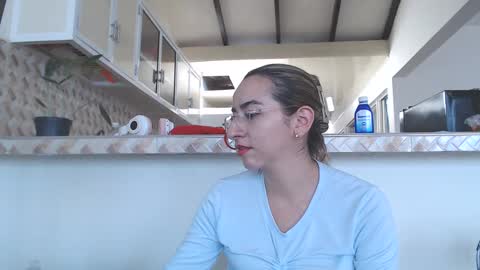 Snapshot of odette_brigh_ chatting on January 2025 07:04:02 PM Val online show from January 2025 07:04:02 PM