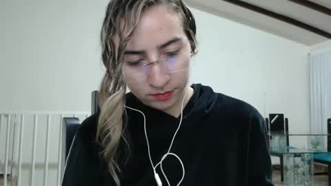 Snapshot of odette_brigh_ chatting on February 2025 02:06:02 AM Val online show from February 2025 02:06:02 AM