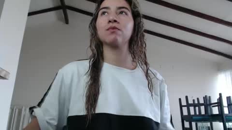 Snapshot of odette_brigh_ chatting on February 2025 10:07:02 PM Val online show from February 2025 10:07:02 PM