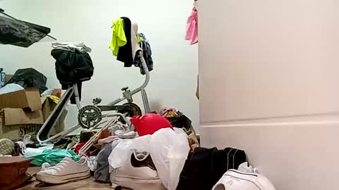 Snapshot of odette_brigh_ chatting on February 2025 04:05:01 PM Val online show from February 2025 04:05:01 PM