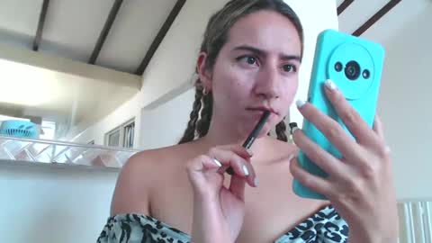 Snapshot of odette_brigh_ chatting on February 2025 04:31:01 PM Val online show from February 2025 04:31:01 PM