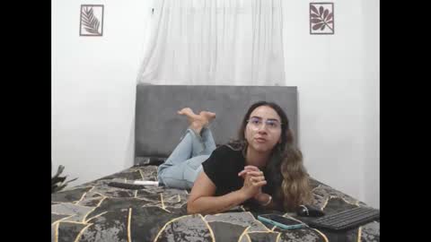 Snapshot of odette_brigh_ chatting on October 2025 09:43:02 PM Val online show from October 2025 09:43:02 PM