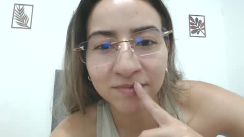 Snapshot of odette_brigh_ chatting on November 2025 09:02:01 PM Val online show from November 2025 09:02:01 PM