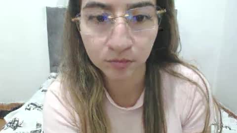 Snapshot of odette_brigh_ chatting on November 2025 01:27:01 AM Val online show from November 2025 01:27:01 AM