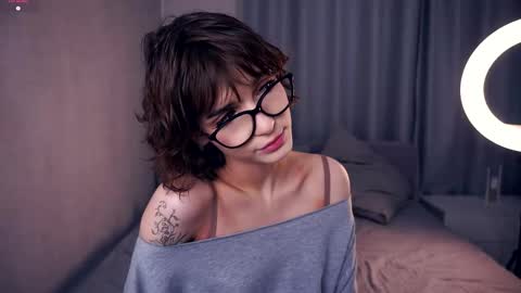 Thea online show from November 2025 06:40:01 PM