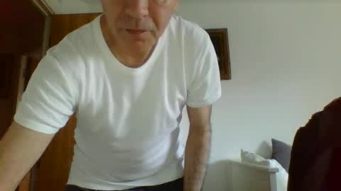 oelmabruk70 online show from November 2025 09:31:02 AM