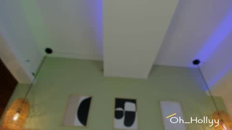 Holly online show from November 2025 11:33:02 AM