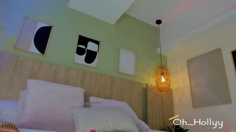 Holly online show from December 2025 11:15:02 AM