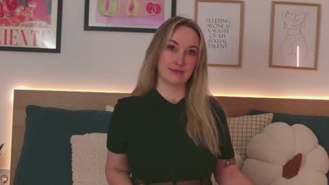 Snapshot of oh_kitty chatting on January 2025 07:43:02 AM Kourtney online show from January 2025 07:43:02 AM