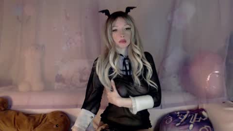 Snapshot of oh_pichuu chatting on October 2025 12:23:01 PM Milly online show from October 2025 12:23:01 PM