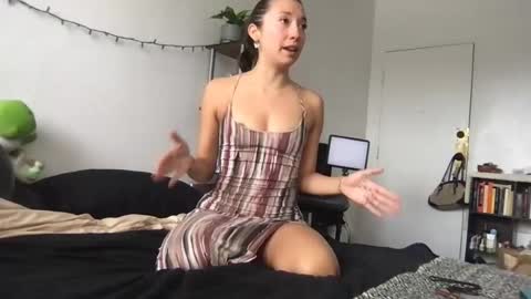 ohmillieevanillie online show from July 2026 04:54:02 PM