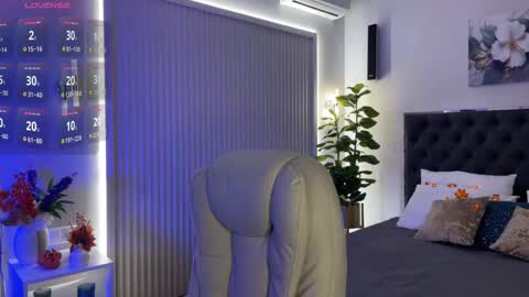 Snapshot of ohmyemma chatting on October 2025 01:35:01 AM Emma online show from October 2025 01:35:01 AM