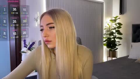 Snapshot of ohmyemma chatting on November 2025 01:04:02 AM Emma online show from November 2025 01:04:02 AM