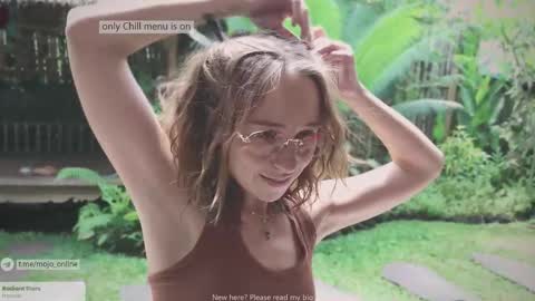 Snapshot of ohmymojo chatting on November 2025 02:45:02 AM Mo online show from November 2025 02:45:02 AM