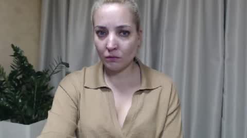 Mari online show from October 2025 06:42:02 PM