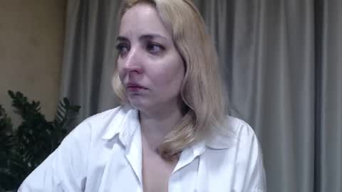 Mari online show from November 2025 05:02:01 PM