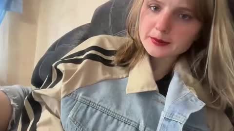 Oktavia7777 online show from April 2026 12:21:01 PM