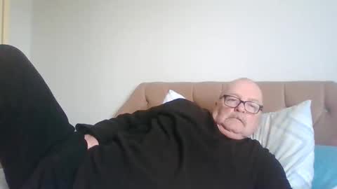 oldfkr69 online show from February 2026 11:08:01 AM