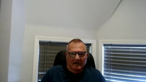 Snapshot of oldguybigd chatting on June 2026 06:43:02 PM oldguybigd online show from June 2026 06:43:02 PM