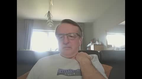 Snapshot of oldtimer160162493 chatting on May 2026 12:21:01 PM oldtimer160162493 online show from May 2026 12:21:01 PM