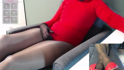 Snapshot of oldynylon chatting on October 2025 06:59:01 PM Pantyhose-feet-lover online show from October 2025 06:59:01 PM