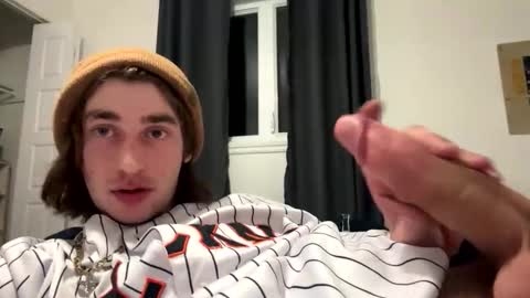 Snapshot of oliboy34 chatting on December 2025 02:06:01 AM oliboy34 online show from December 2025 02:06:01 AM