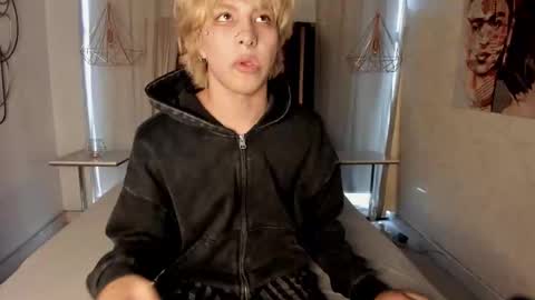 Snapshot of oliiverr22 chatting on November 2025 08:20:01 PM oliiverr22 online show from November 2025 08:20:01 PM