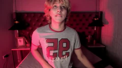 Snapshot of oliiverr22 chatting on November 2025 12:52:01 PM oliiverr22 online show from November 2025 12:52:01 PM